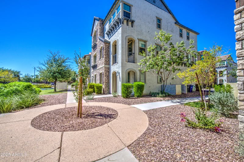1679 Hampton Ln, Gilbert, AZ 85295