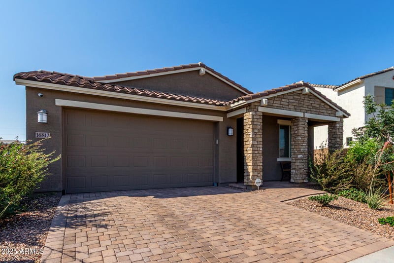 16812 Poinsettia Dr, Surprise, AZ 85388