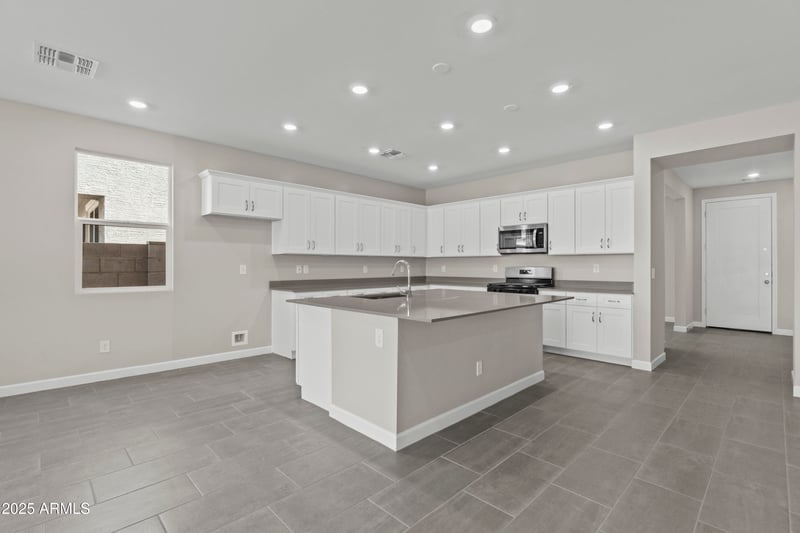 16814 Cavedale Dr, Surprise, AZ 85387