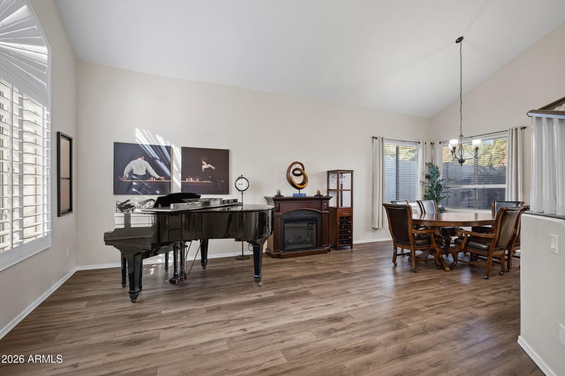 16815 1st Ave, Phoenix, AZ 85045