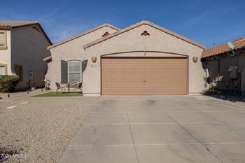 1682 Christopher St, San Tan Valley, AZ 85140