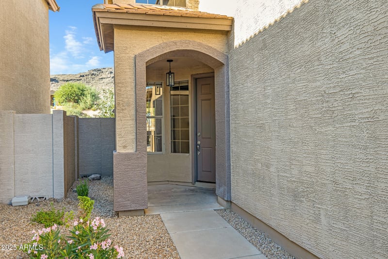 16825 Blue Ct, Phoenix, AZ 85048