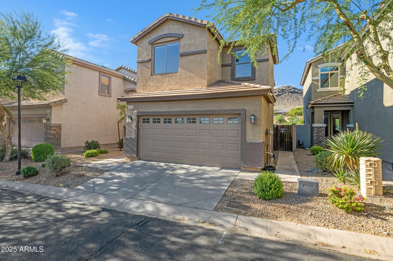 16825 Blue Ct, Phoenix, AZ 85048