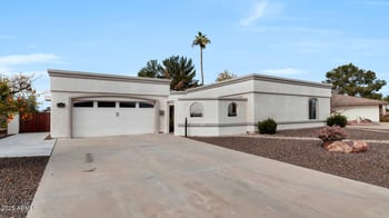 16832 Pine Valley Dr, Sun City, AZ 85351