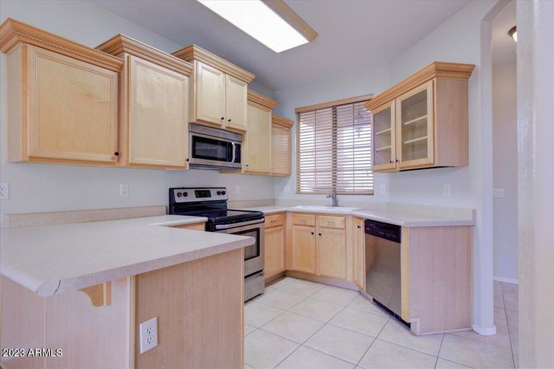 16839 S Pink Ct, Phoenix, AZ 85048