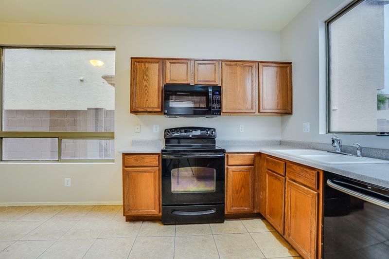 16841 S Blue Ct, Phoenix, AZ 85048