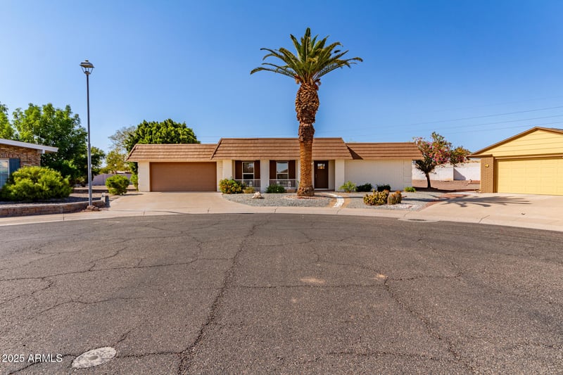 16853 Meadow Park Dr, Sun City, AZ 85351