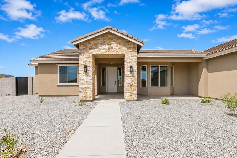 1686 E Carriage Ln, Phoenix, AZ 85086