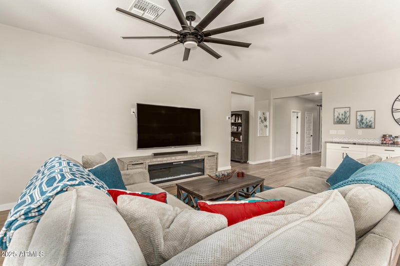 16863 Maya Way, Surprise, AZ 85387