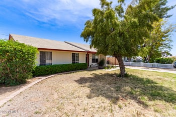 169 Peretz Cir, Morristown, AZ 85342