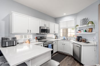 16922 Cedarwood Ln, Phoenix, AZ 85048