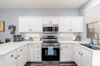 16922 Cedarwood Ln, Phoenix, AZ 85048