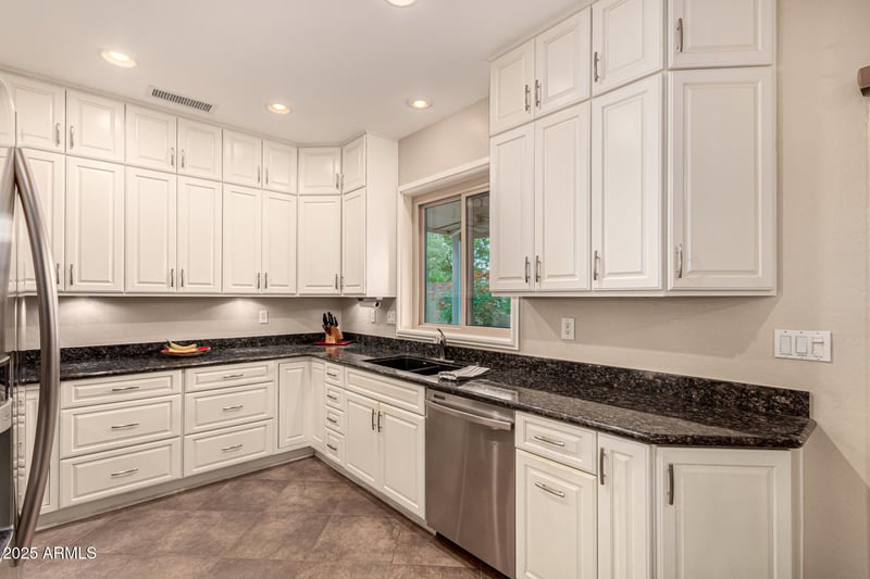 16928 Eureka Springs Dr, Surprise, AZ 85387