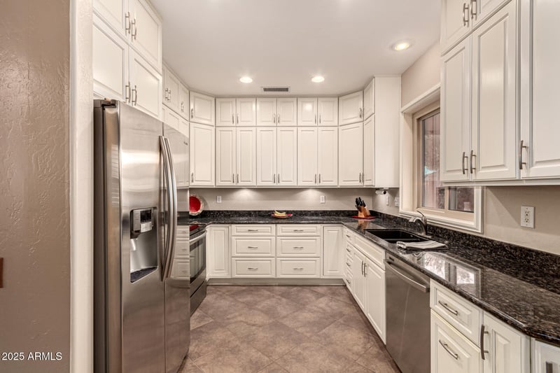 16928 Eureka Springs Dr, Surprise, AZ 85387