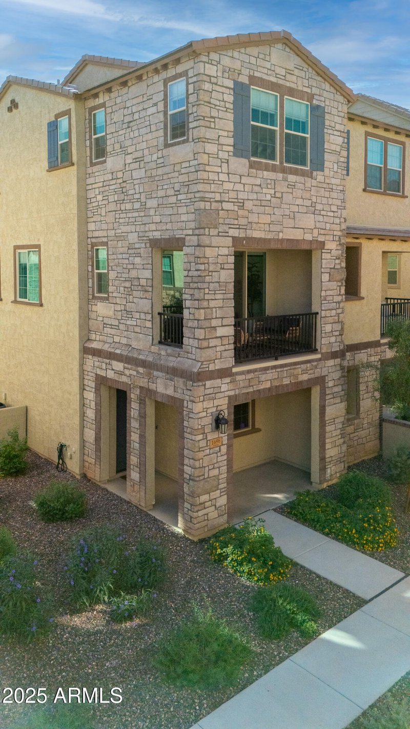 1696 Hampton Ln, Gilbert, AZ 85295