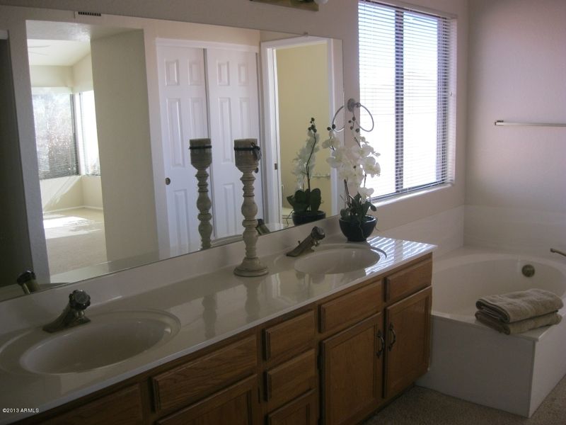 17 E Caroline Ln, Tempe, AZ 85284