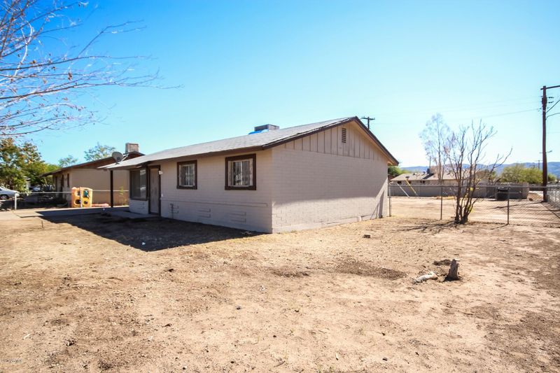 1701 E Tamarisk Ave, Phoenix, AZ 85040