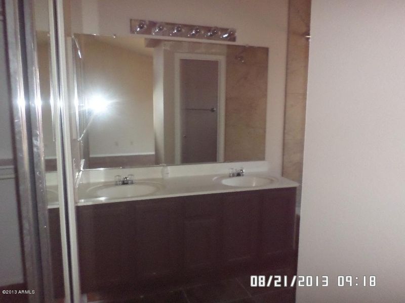 1701 E Vineyard Rd, Phoenix, AZ 85042