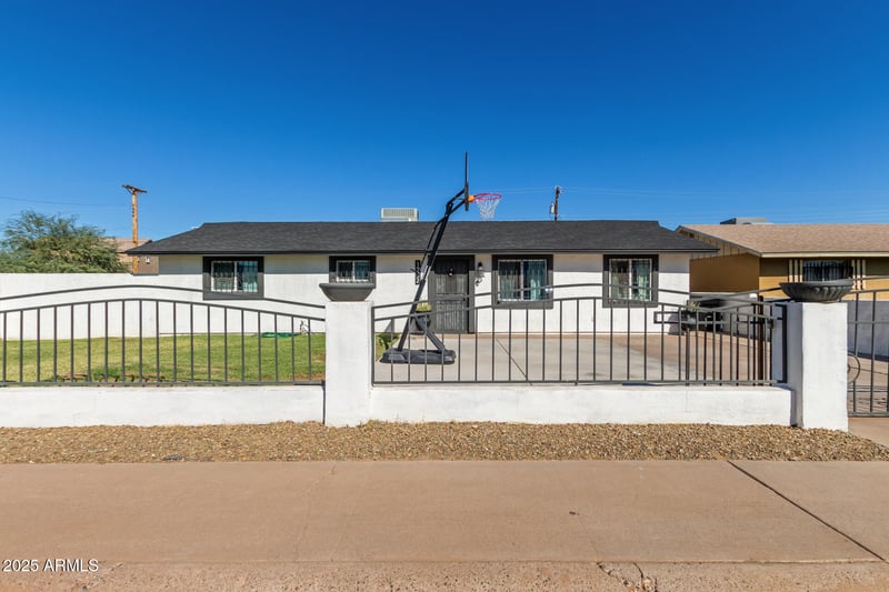 1702 Chambers St, Phoenix, AZ 85040