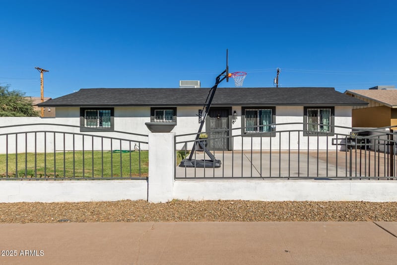 1702 Chambers St, Phoenix, AZ 85040