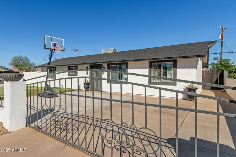 1702 Chambers St, Phoenix, AZ 85040