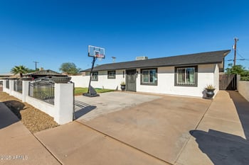 1702 Chambers St, Phoenix, AZ 85040