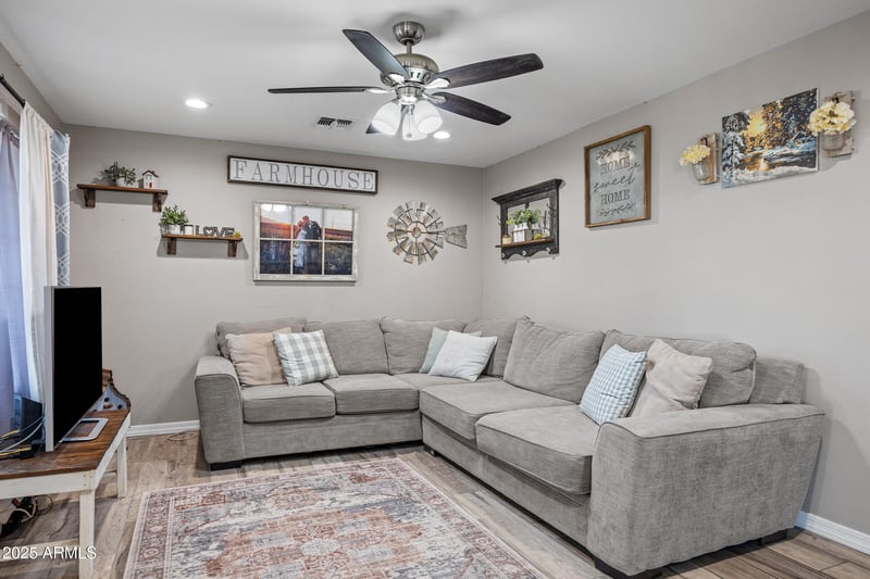 1702 Michelle Dr, Phoenix, AZ 85023