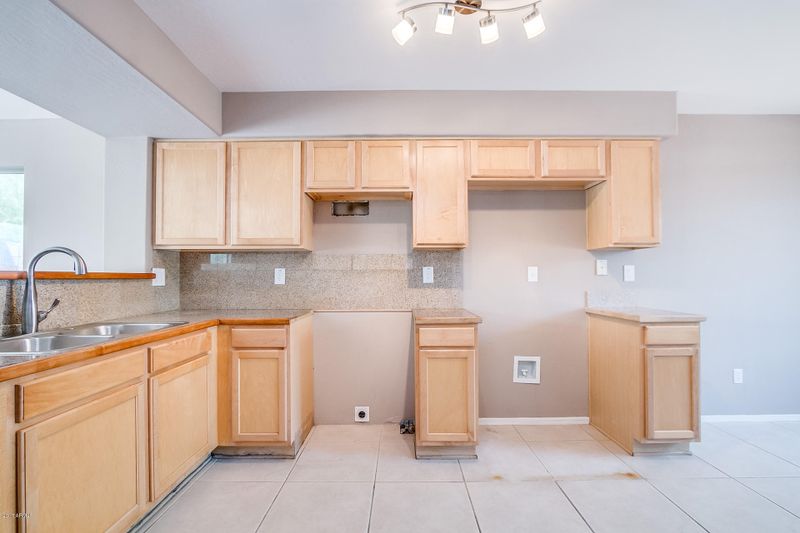 1702 S 64th Ave, Phoenix, AZ 85043