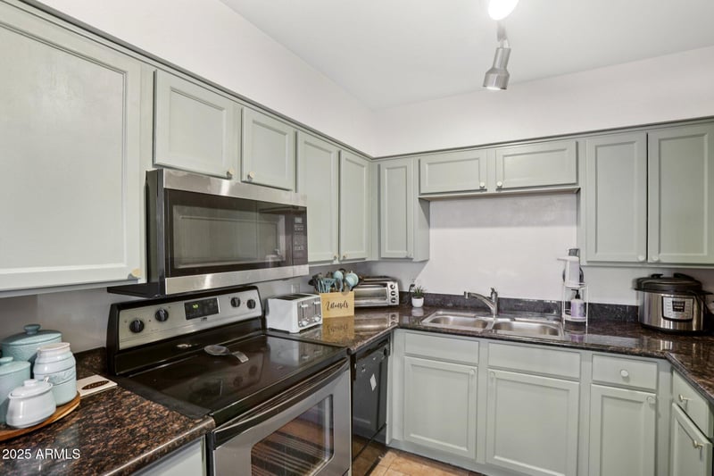 1702 Tuckey Ln #211, Phoenix, AZ 85015