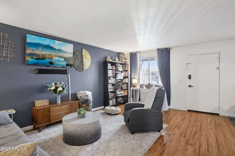 1702 Tuckey Ln #211, Phoenix, AZ 85015