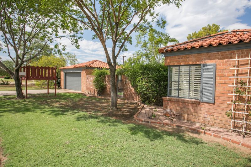 1702 W Earll Dr, Phoenix, AZ 85015