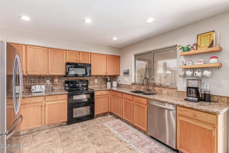 17025 Aberdeen Dr, Surprise, AZ 85374