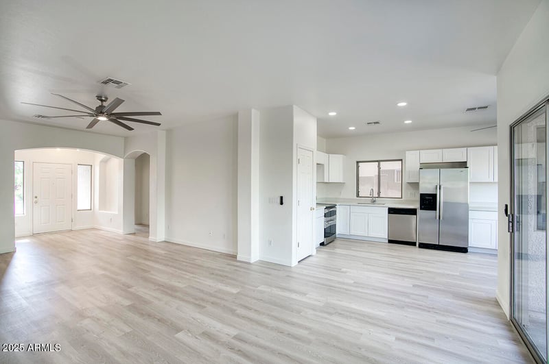 1704 79th Glen, Phoenix, AZ 85043