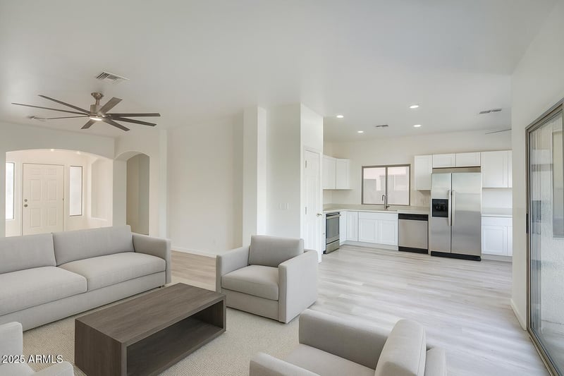 1704 79th Glen, Phoenix, AZ 85043