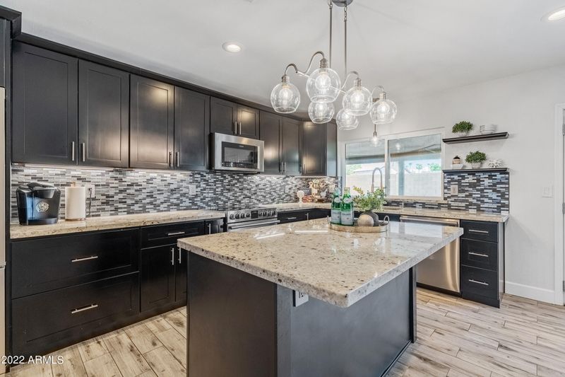 17045 N 37th Ave, Glendale, AZ 85308