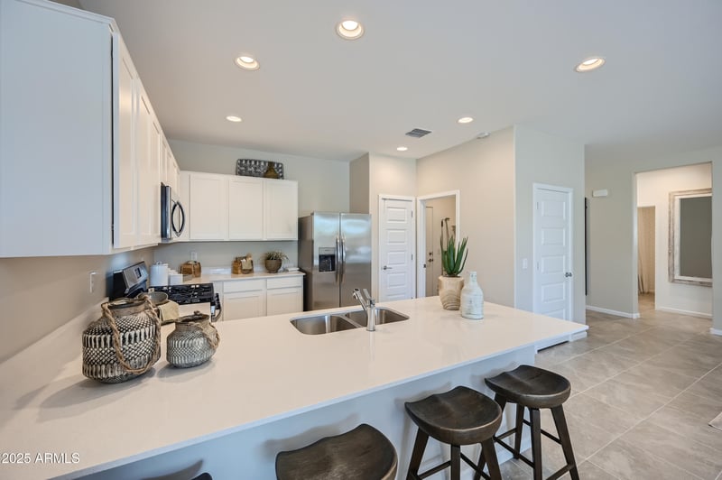 17045 W Swayback Ps, Surprise, AZ 85387