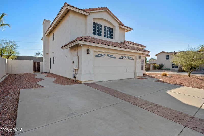 1705 Windsong Dr, Phoenix, AZ 85048