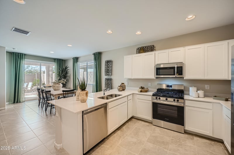 17061 W Swayback Ps, Surprise, AZ 85387