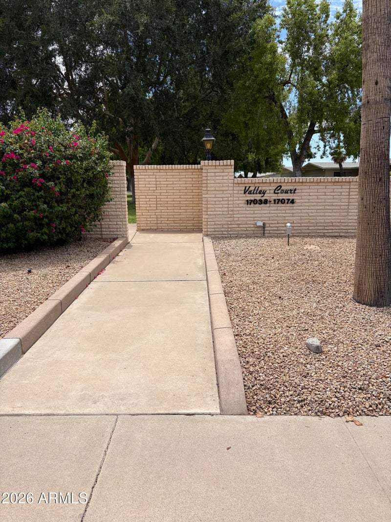 17062 106th Ave, Sun City, AZ 85373