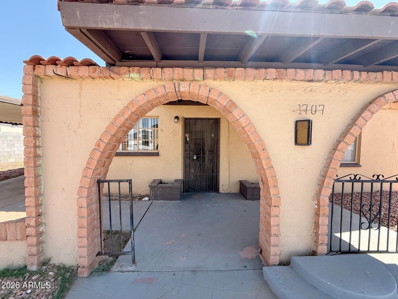 1707 E Illini St, Phoenix, AZ 85040