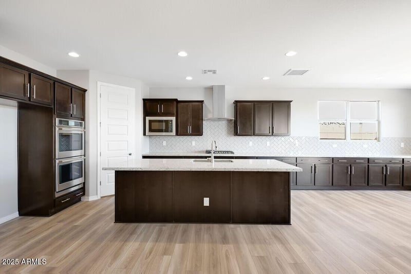 17092 Hackamore Dr, Surprise, AZ 85387