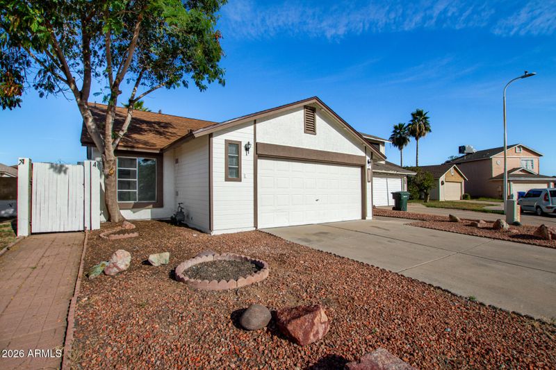 1710 E Greenway Cir, Phoenix, AZ 85042