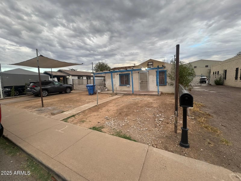 1711 Latham St, Phoenix, AZ 85007