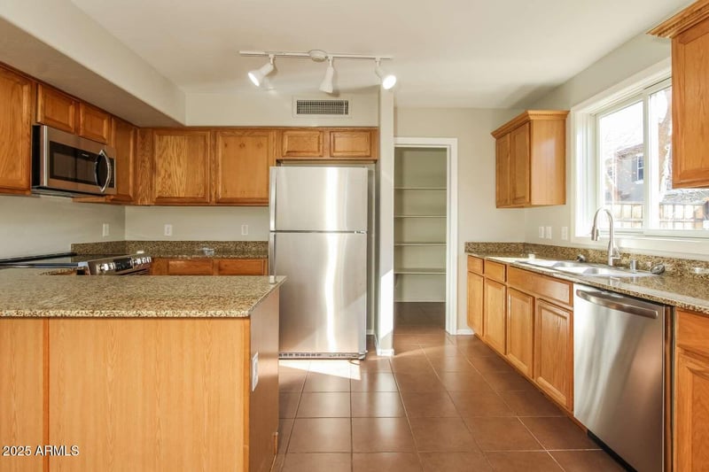 17125 Tara Ln, Surprise, AZ 85388