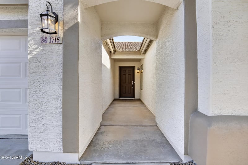 1715 E Branham Ln, Phoenix, AZ 85042