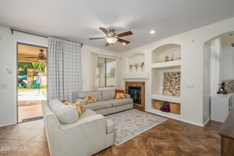 17156 Young St, Surprise, AZ 85388
