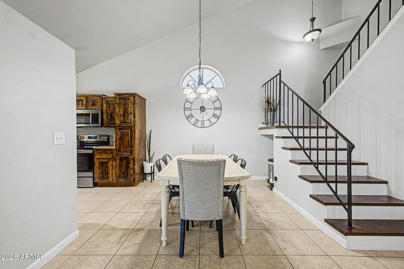 1717 E Greenway Cir, Phoenix, AZ 85042