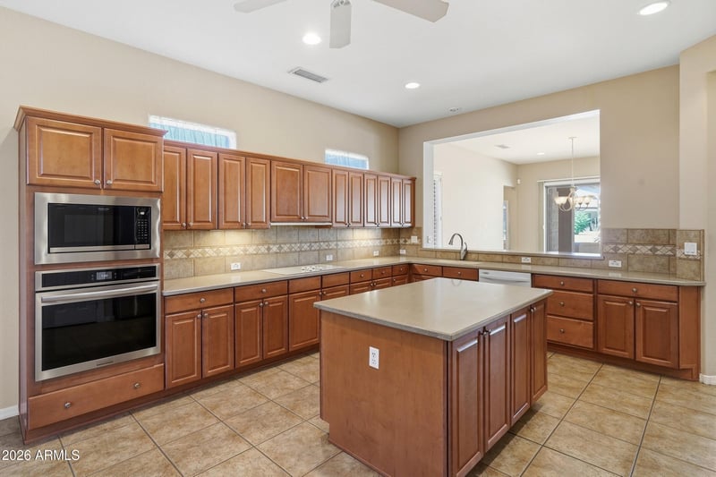 17182 Gable End Ln, Surprise, AZ 85387