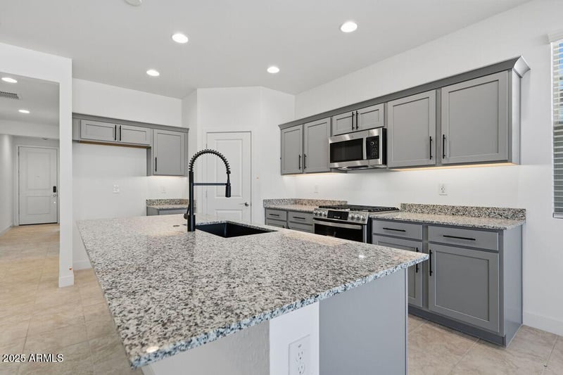 17184 Saddle Horn Trl, Surprise, AZ 85387