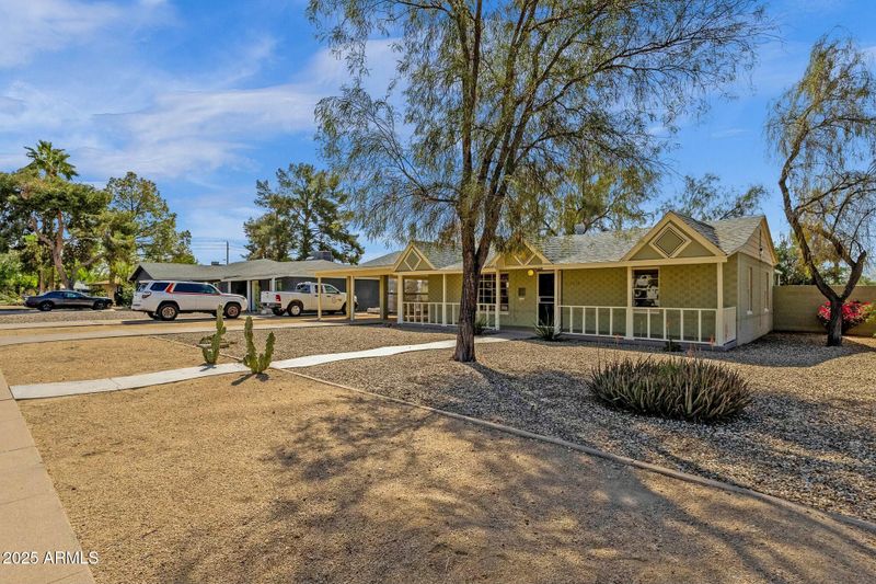 1719 E Pinchot Ave, Phoenix, AZ 85016